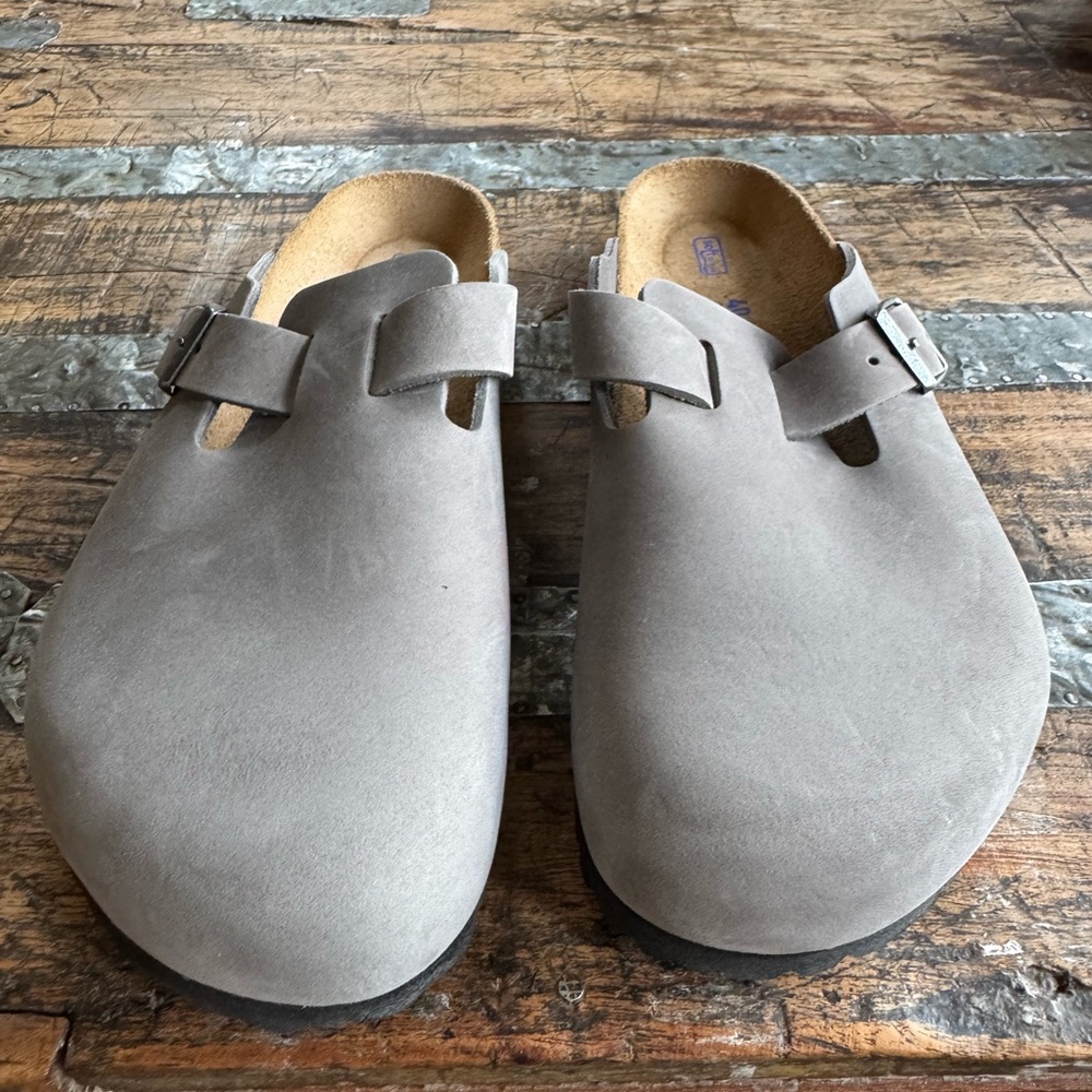 Brand new, gray Birkenstock clog (Boston). Size 40.